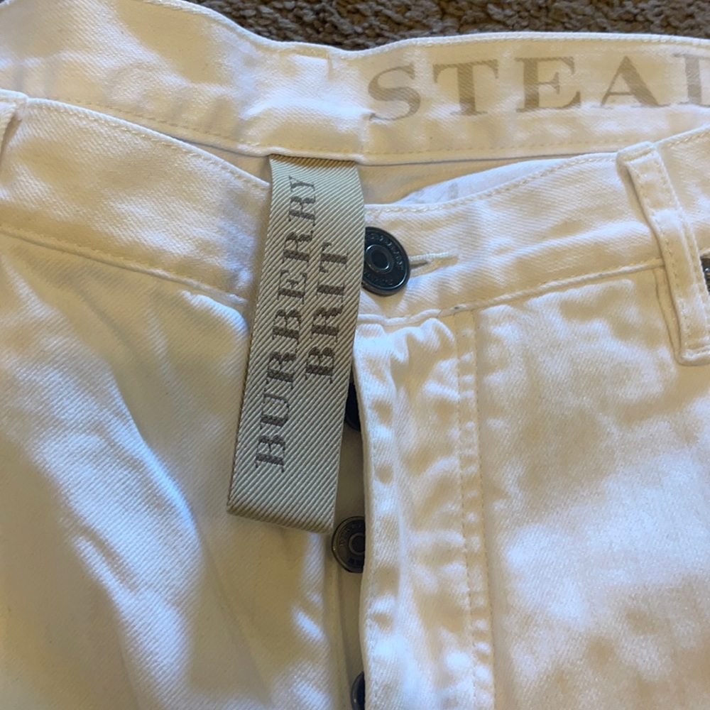 Burberry shorts white